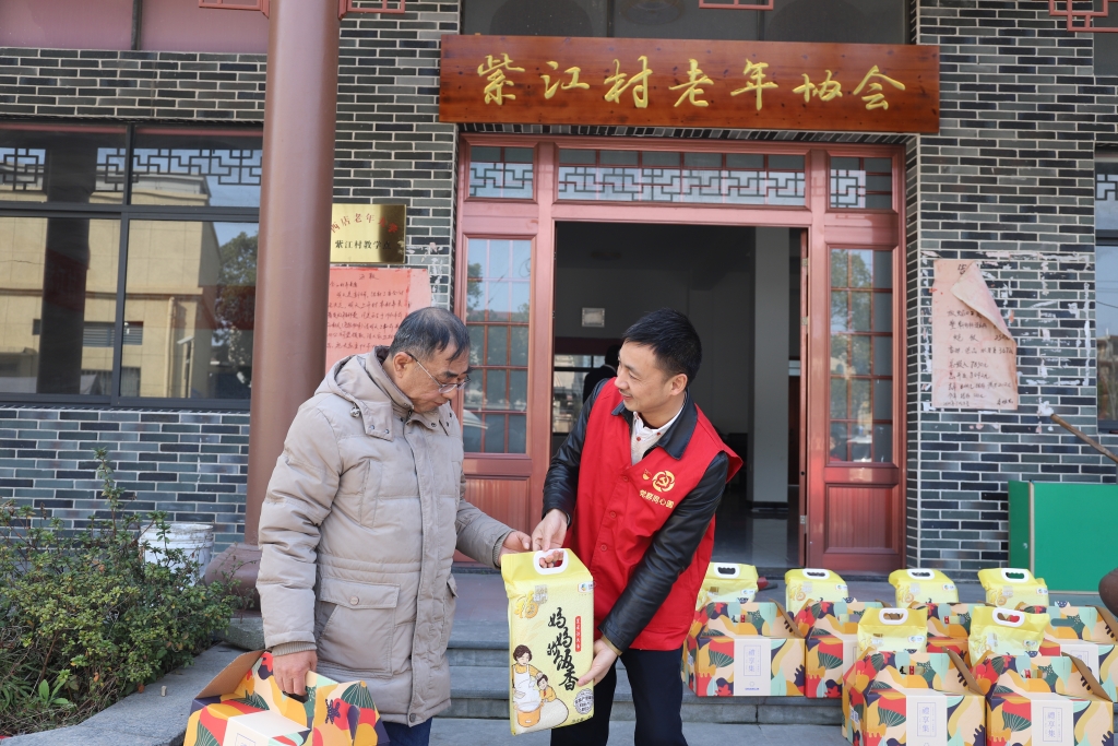 暖春意，敬老情-米乐官方版网站登录入口-米乐（中国）多年坚持慰问孤寡老人